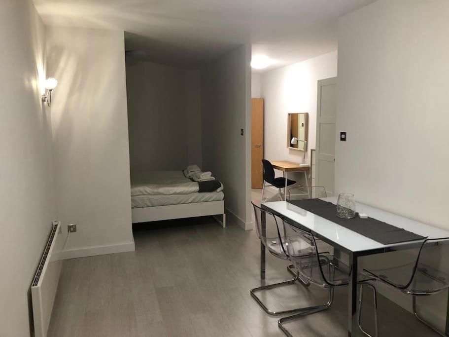 Stunning Apartment In Leeds- Financial District Leeds  Buitenkant foto